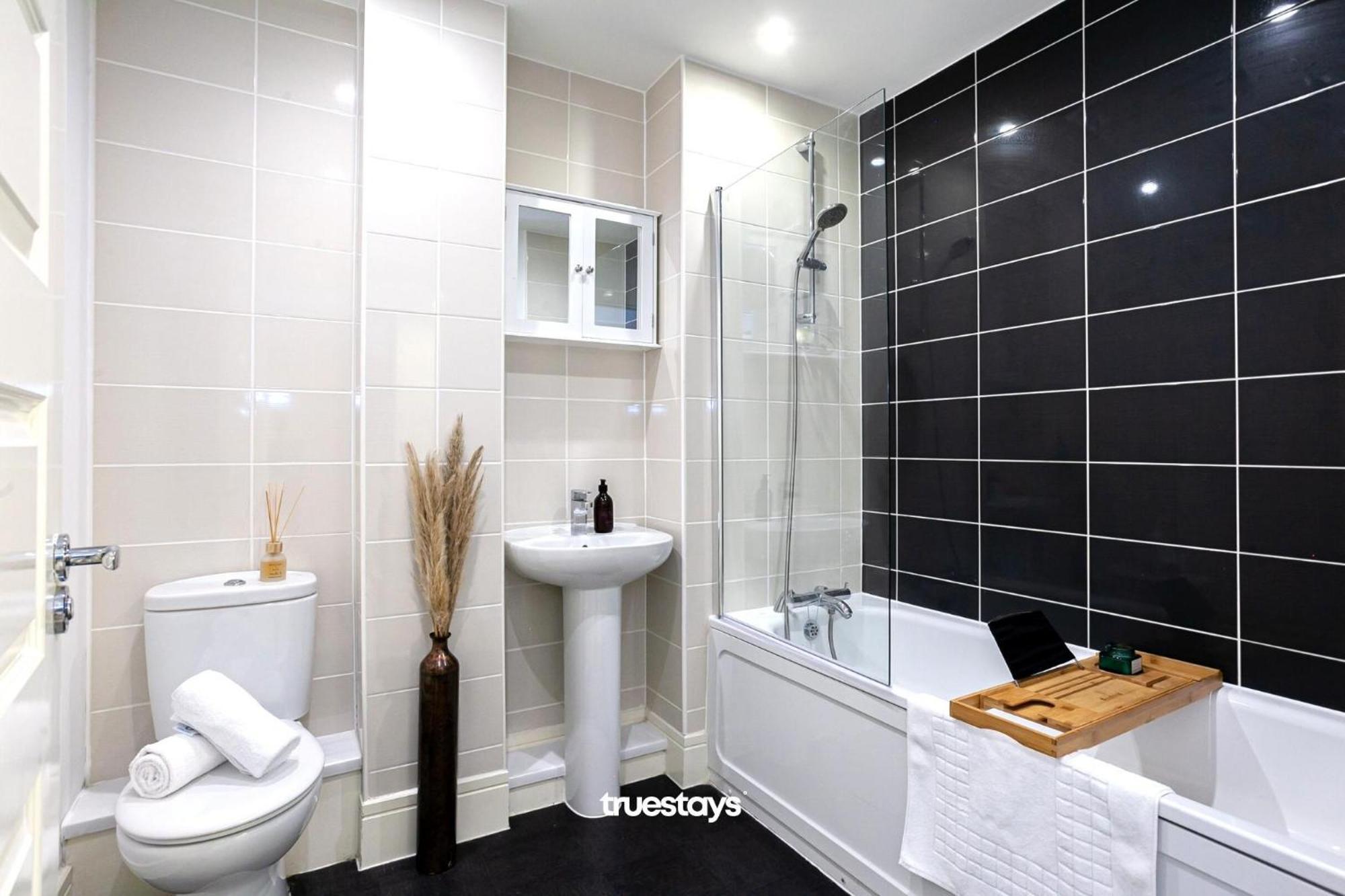 Ambassador House By Truestays - Luxury 4 Bedroom House In Stoke-On-Trent Etruria Eksteriør bilde
