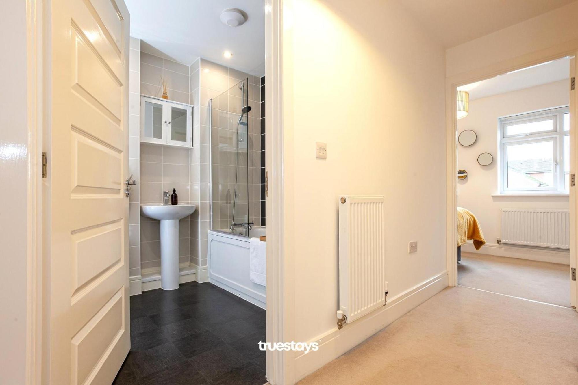 Ambassador House By Truestays - Luxury 4 Bedroom House In Stoke-On-Trent Etruria Eksteriør bilde