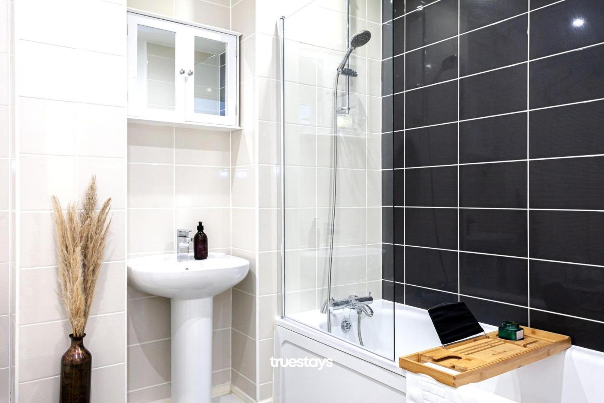 Ambassador House By Truestays - Luxury 4 Bedroom House In Stoke-On-Trent Etruria Eksteriør bilde