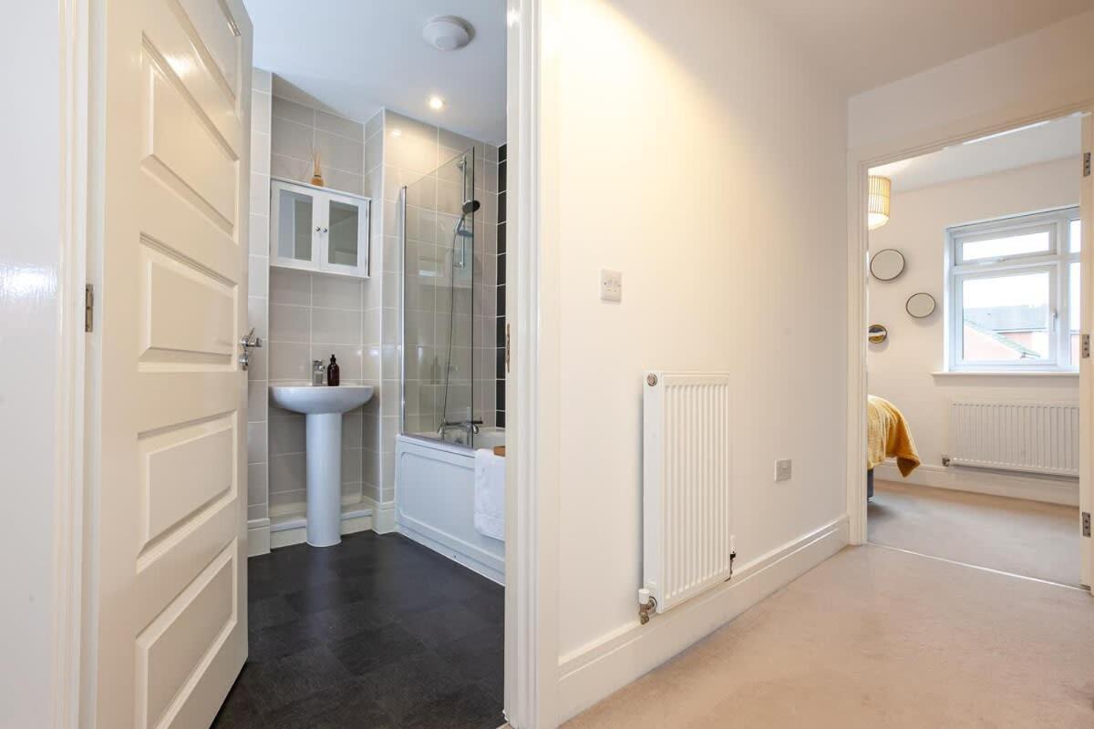 Ambassador House By Truestays - Luxury 4 Bedroom House In Stoke-On-Trent Etruria Eksteriør bilde