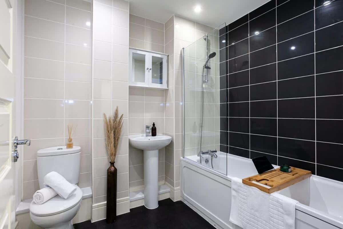 Ambassador House By Truestays - Luxury 4 Bedroom House In Stoke-On-Trent Etruria Eksteriør bilde