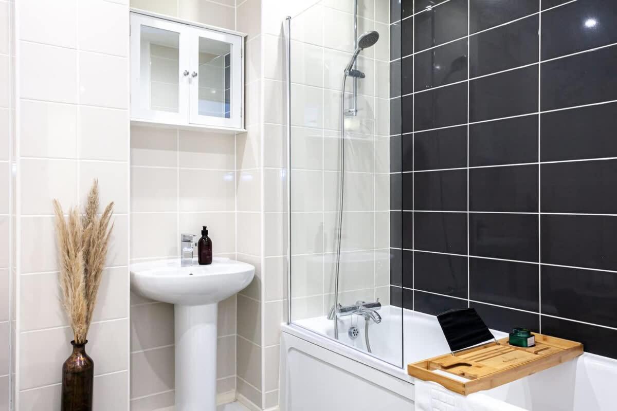 Ambassador House By Truestays - Luxury 4 Bedroom House In Stoke-On-Trent Etruria Eksteriør bilde
