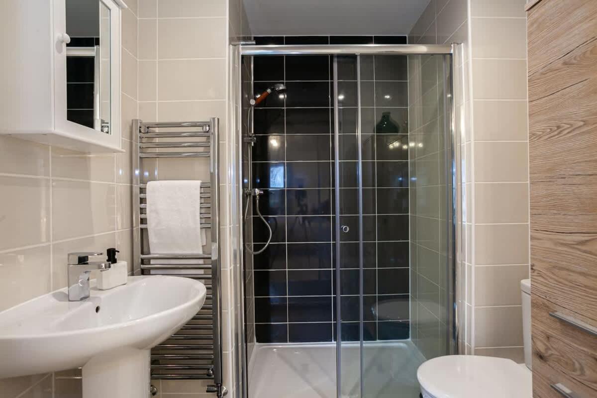 Ambassador House By Truestays - Luxury 4 Bedroom House In Stoke-On-Trent Etruria Eksteriør bilde