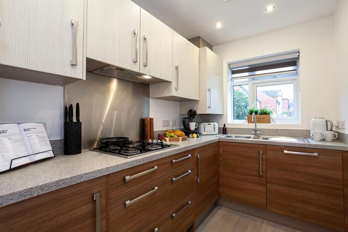 Ambassador House By Truestays - Luxury 4 Bedroom House In Stoke-On-Trent Etruria Eksteriør bilde